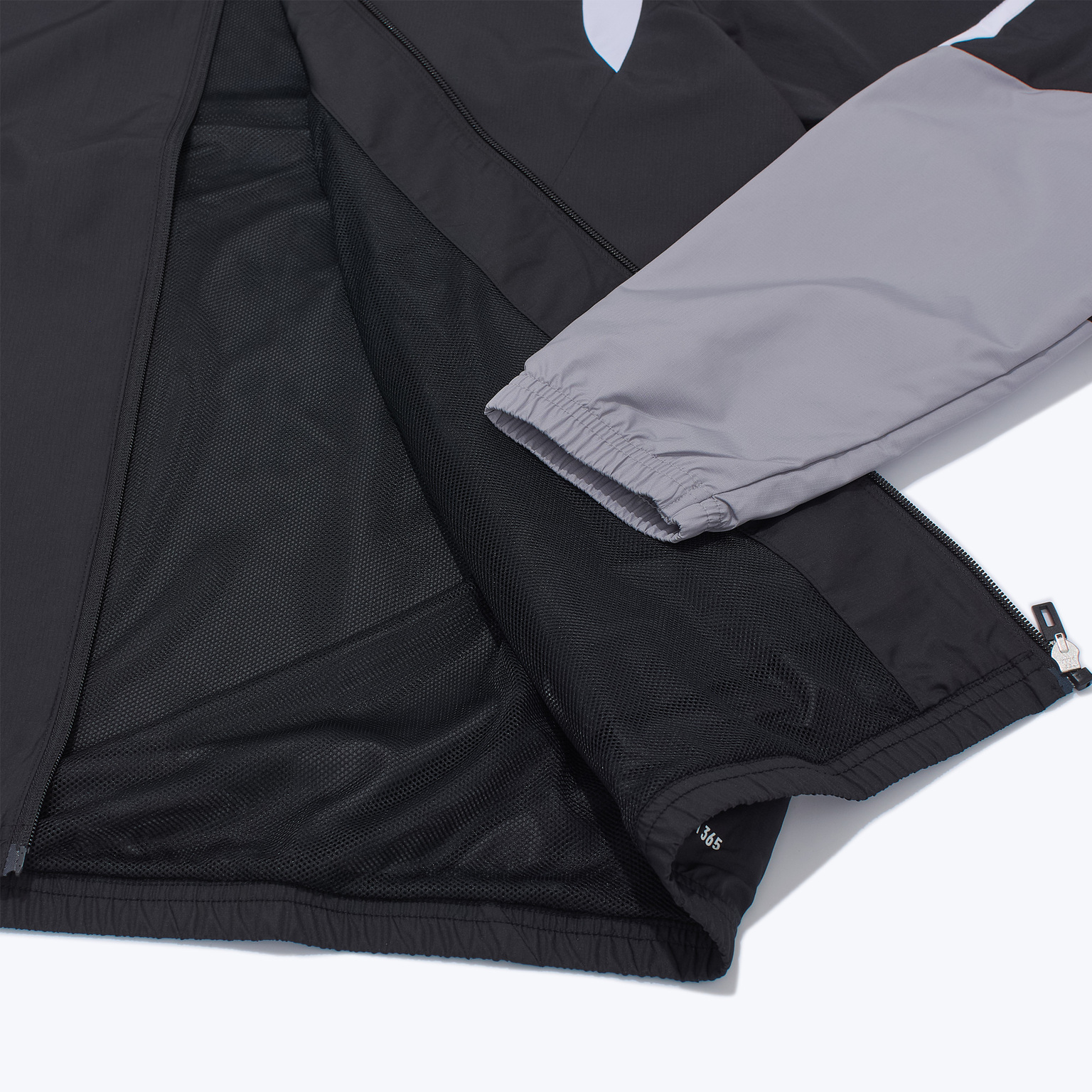 Ветровка Adidas Tiro26 Competition JX4247