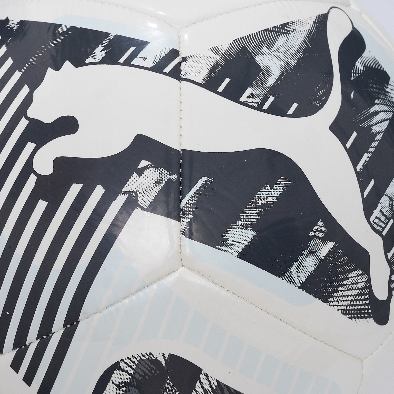 Футбольный мяч Puma Individualliga Graphic 08494802