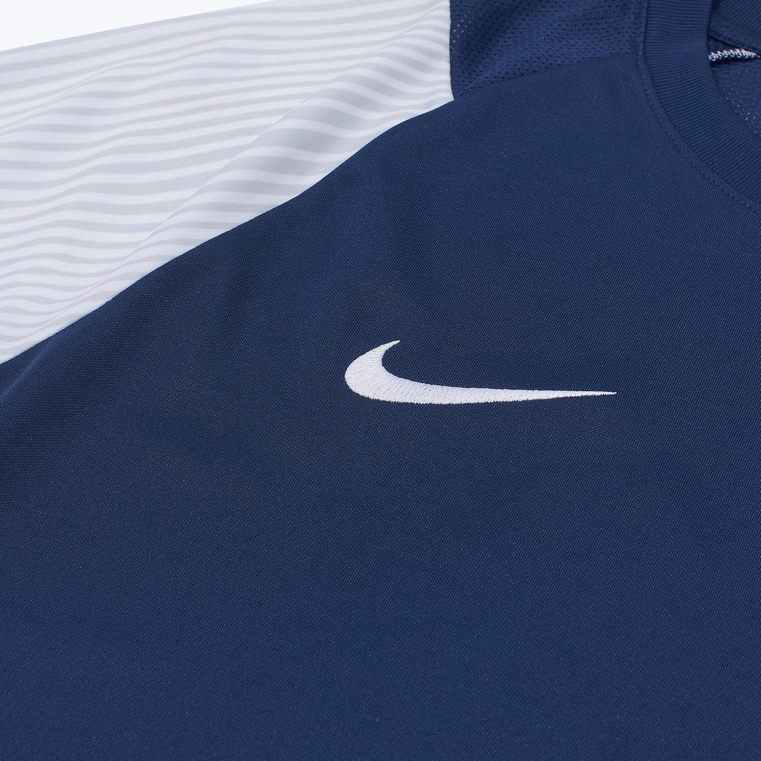 Футболка тренировочная Nike Academy II HV8160-411