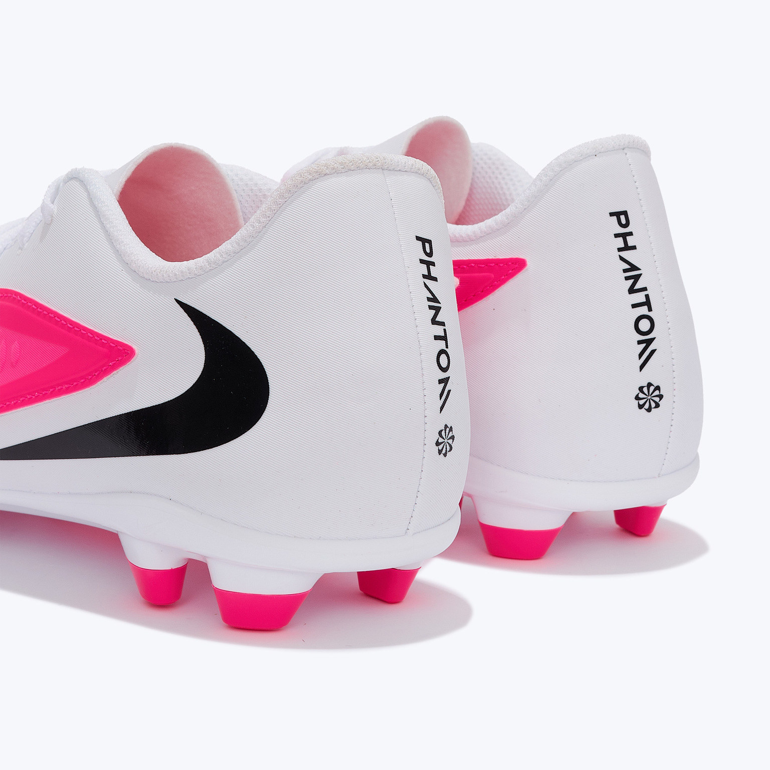 Бутсы Nike Phantom 6 Low Club FG/MG IQ2161-900