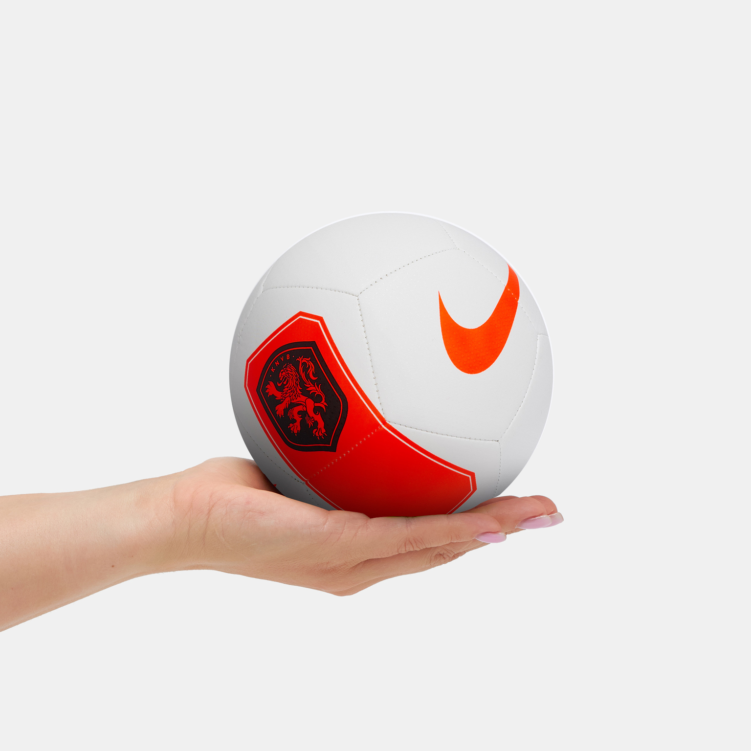 Сувенирный мяч Nike Skills сборной Нидерландов IQ7546-100