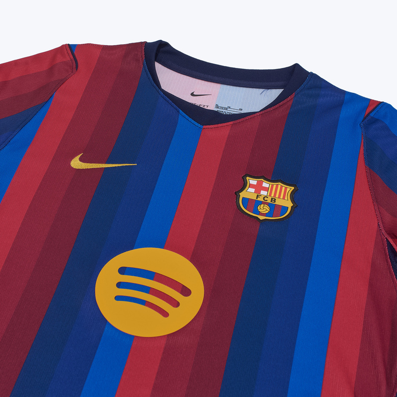 Подростковая домашняя игровая футболка Nike Barcelona сезон 2026/27