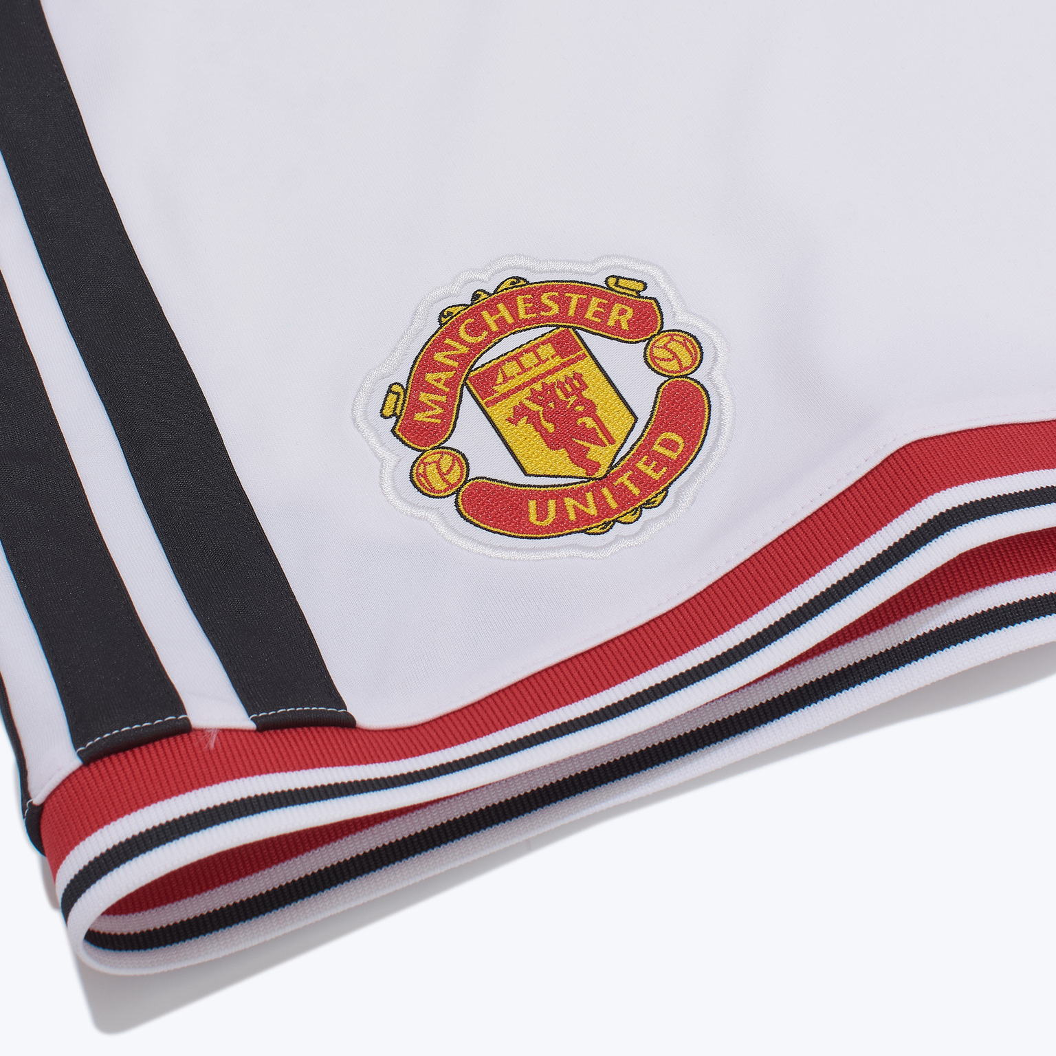 Шорты игровые домашние Adidas Manchester United сезон 2026/27