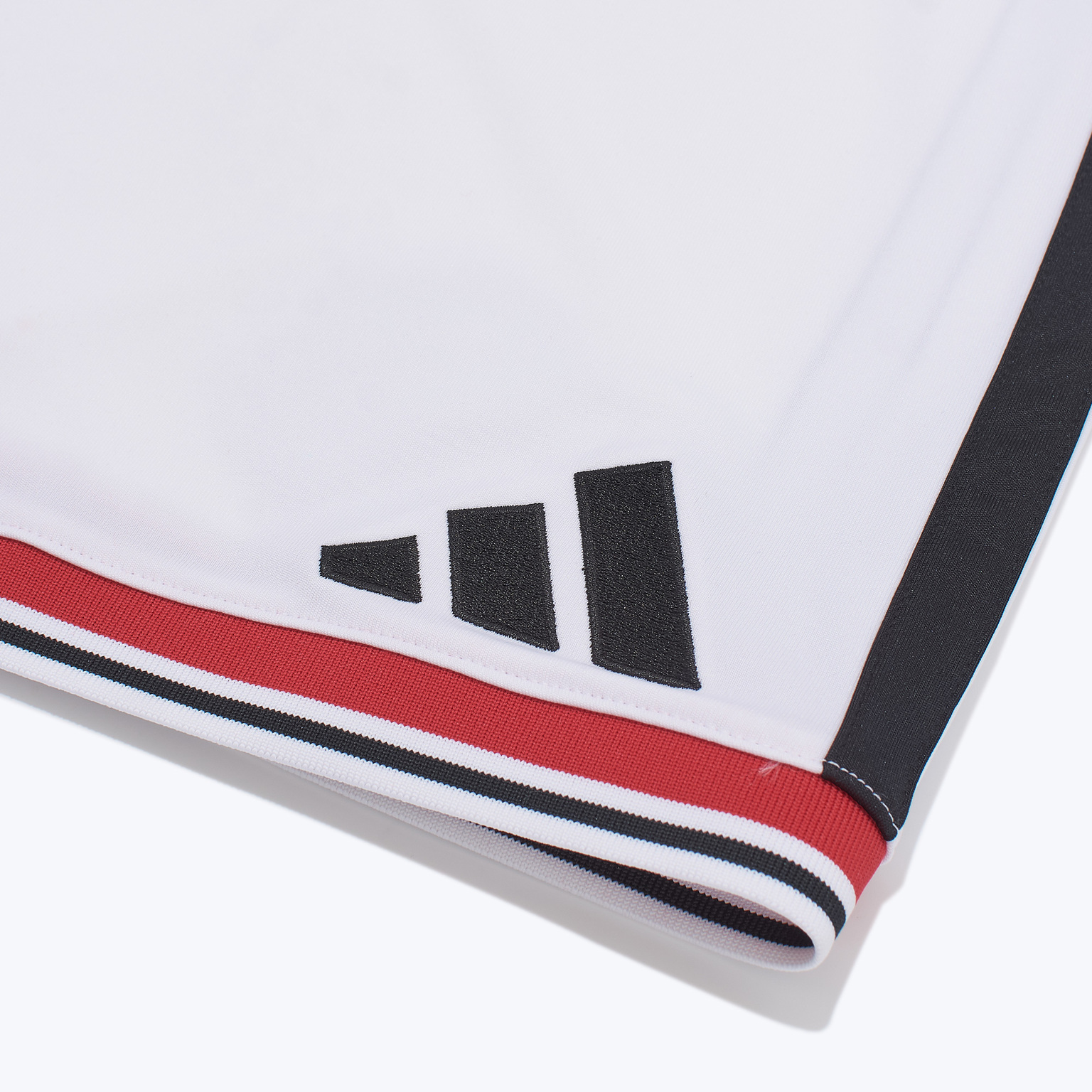Шорты игровые домашние Adidas Manchester United сезон 2026/27