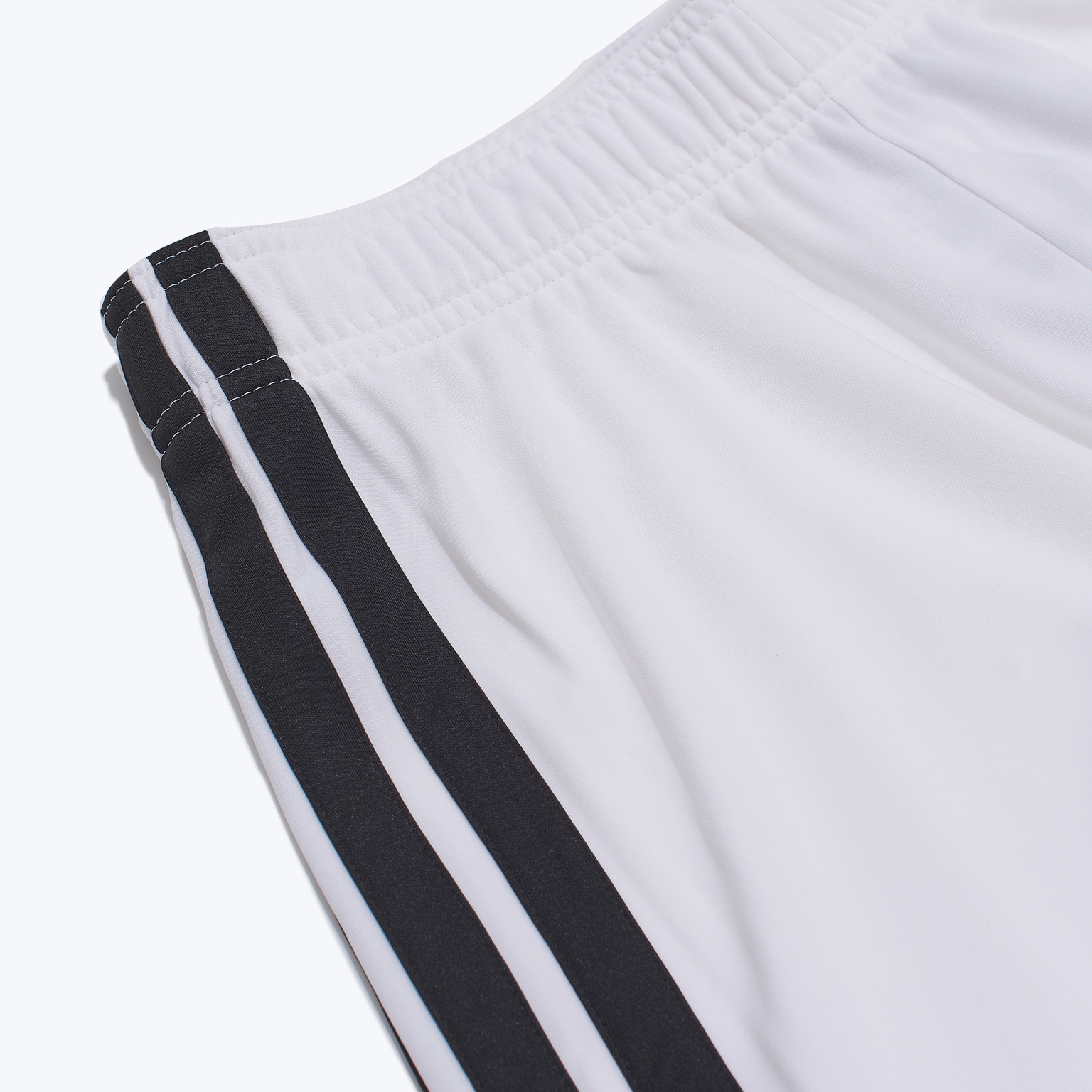 Шорты игровые домашние Adidas Manchester United сезон 2026/27