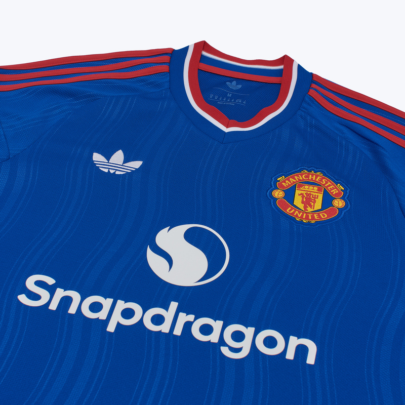 Футболка игровая выездная Adidas Manchester United сезон 2026/27