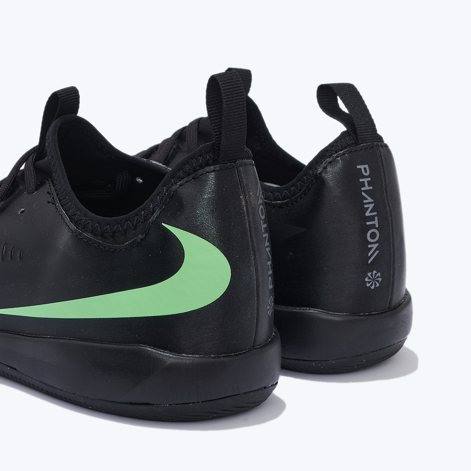 Футзалки детские Nike Phantom 6 Low Academy IC HQ2035-001