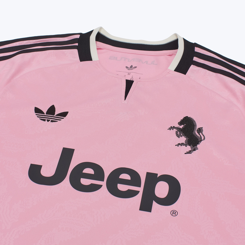 Футболка игровая выездная Adidas Juventus сезон 2026/27