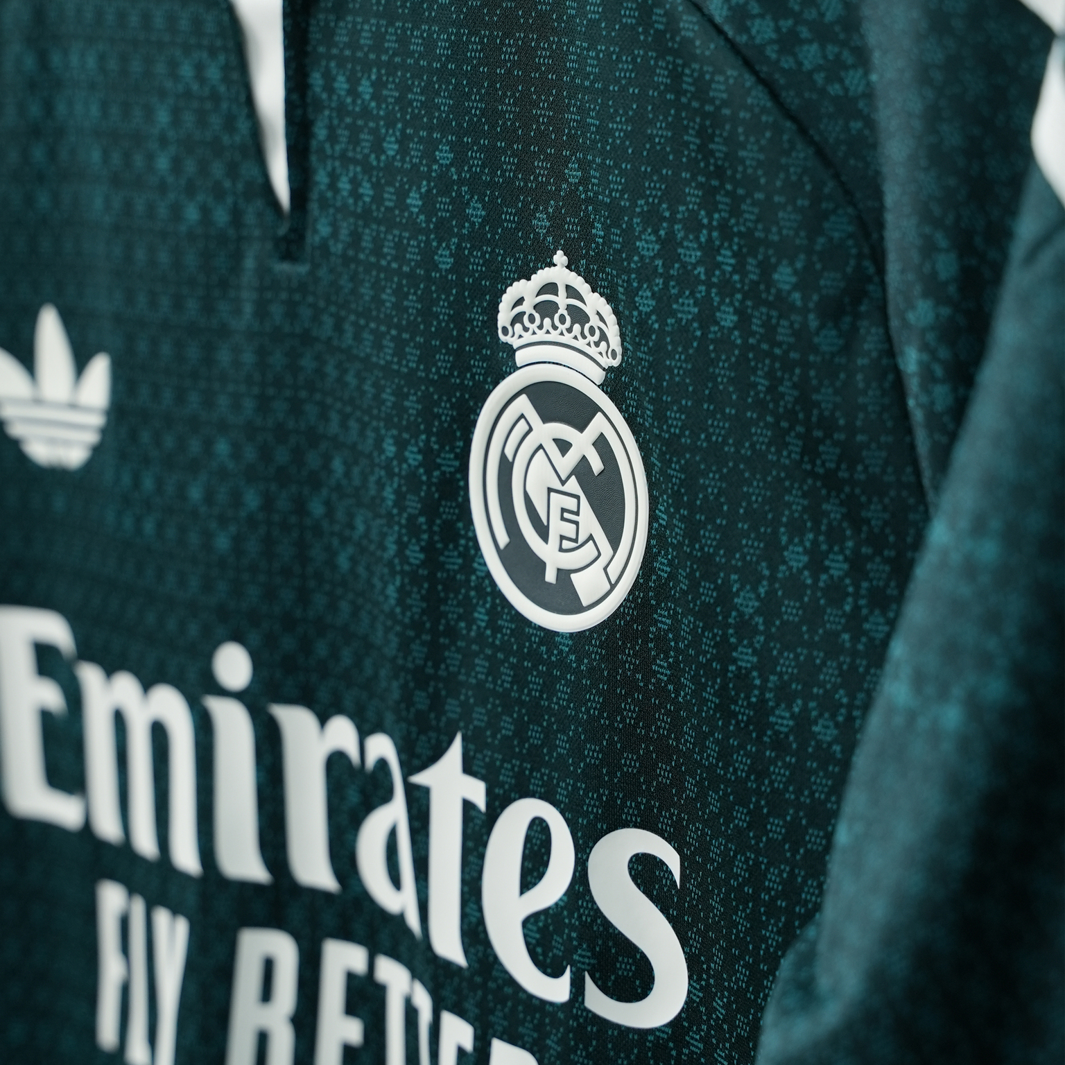 Футболка оригинальная игровая выездная Adidas Real Madrid сезон 2026/27