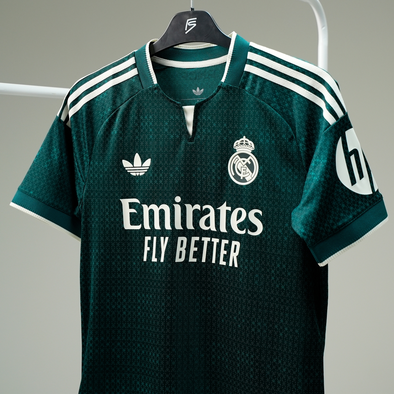 Футболка оригинальная игровая выездная Adidas Real Madrid сезон 2026/27
