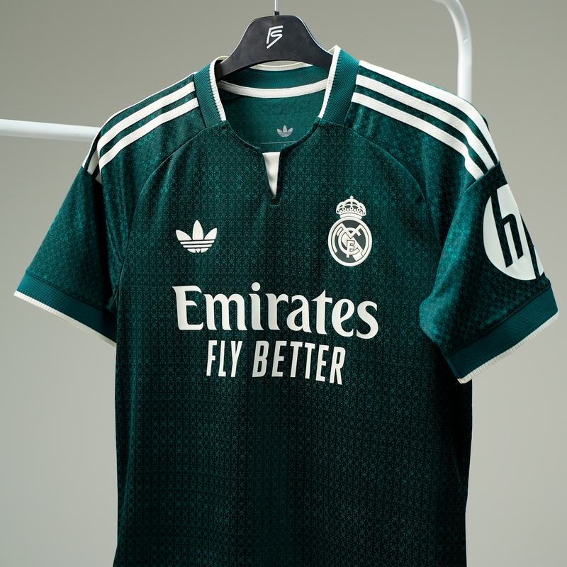 Футболка оригинальная игровая выездная Adidas Real Madrid сезон 2026/27