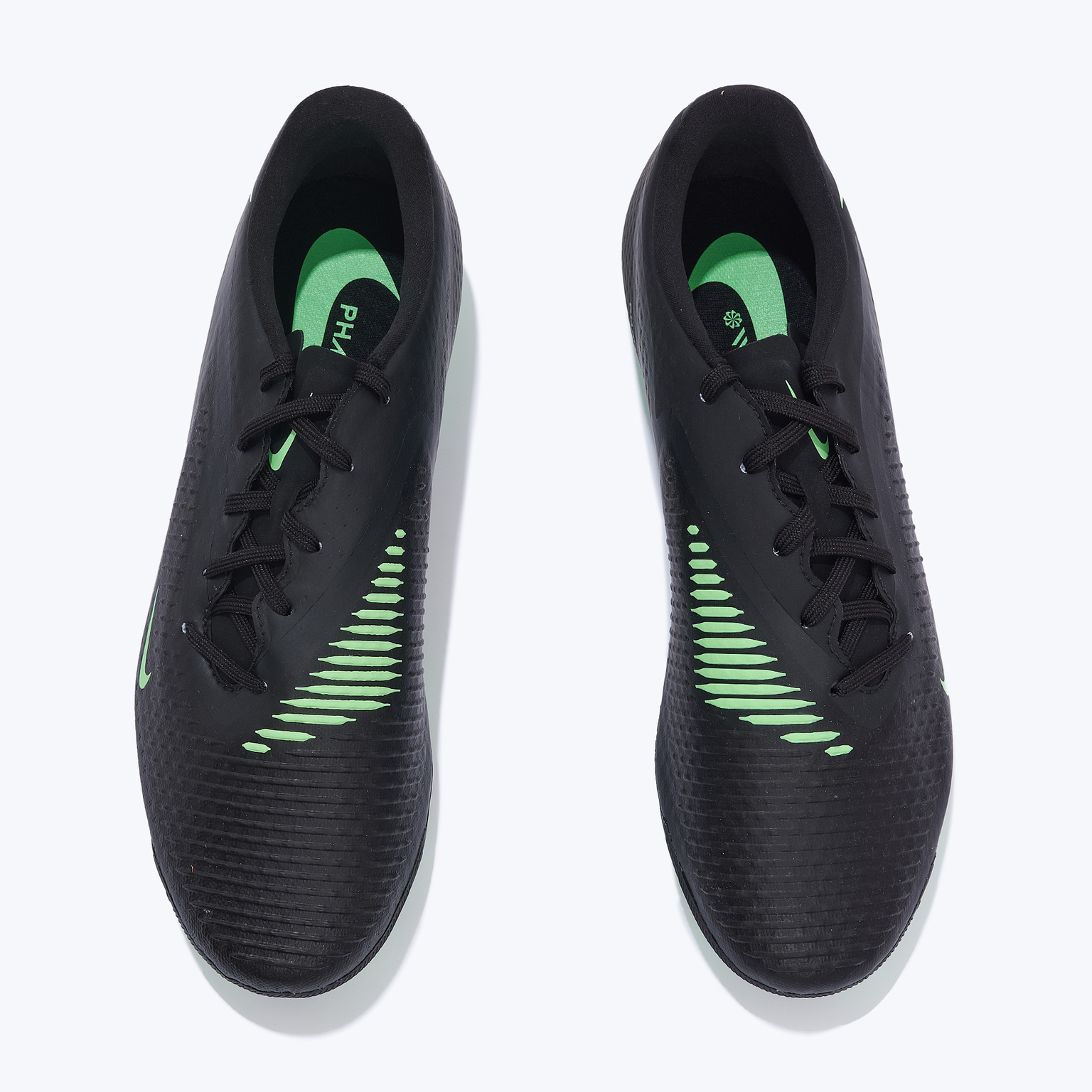 Бутсы Nike Phantom 6 Low Academy AG HQ2322-001