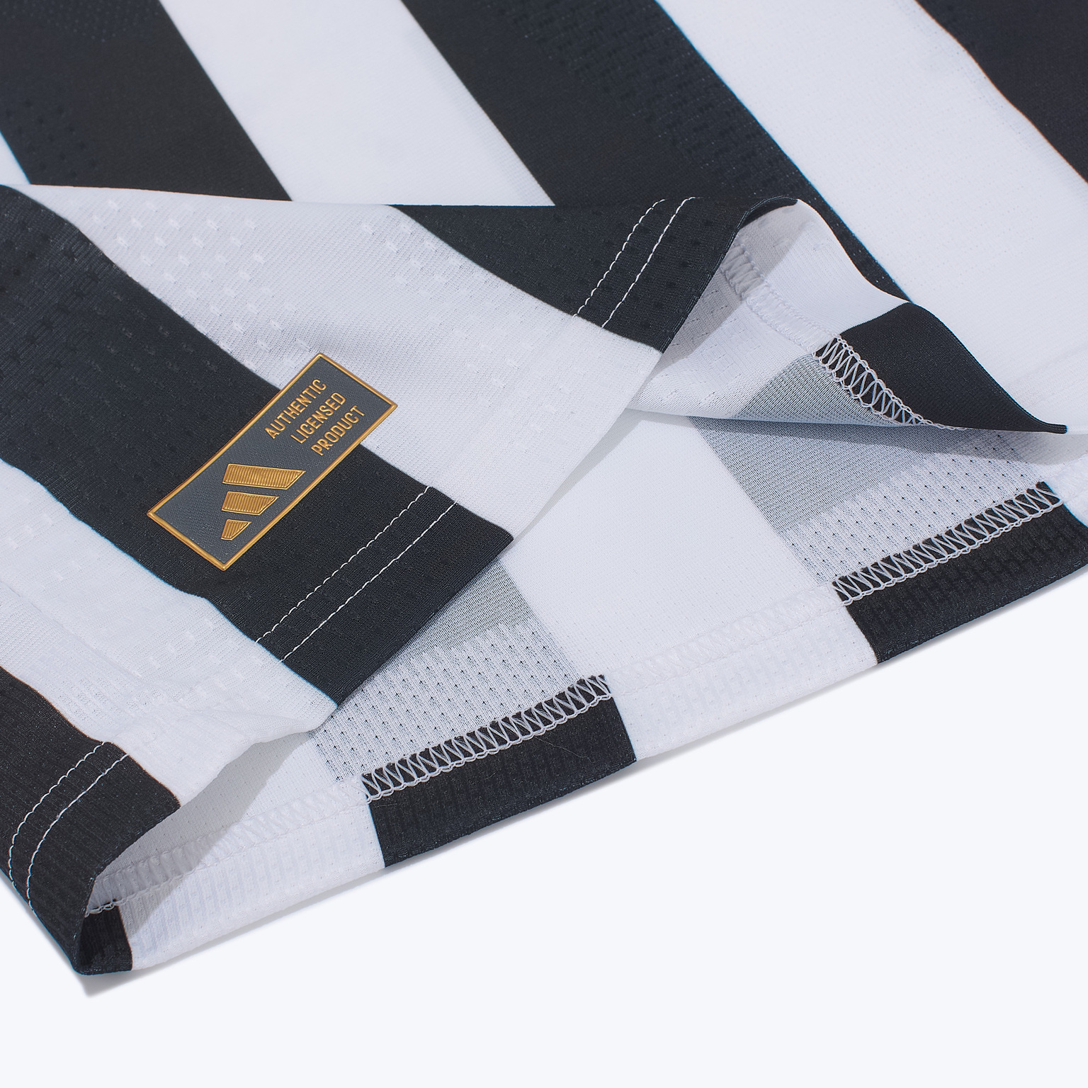 Оригинальная домашняя игровая футболка Adidas Juventus сезон 2026/27