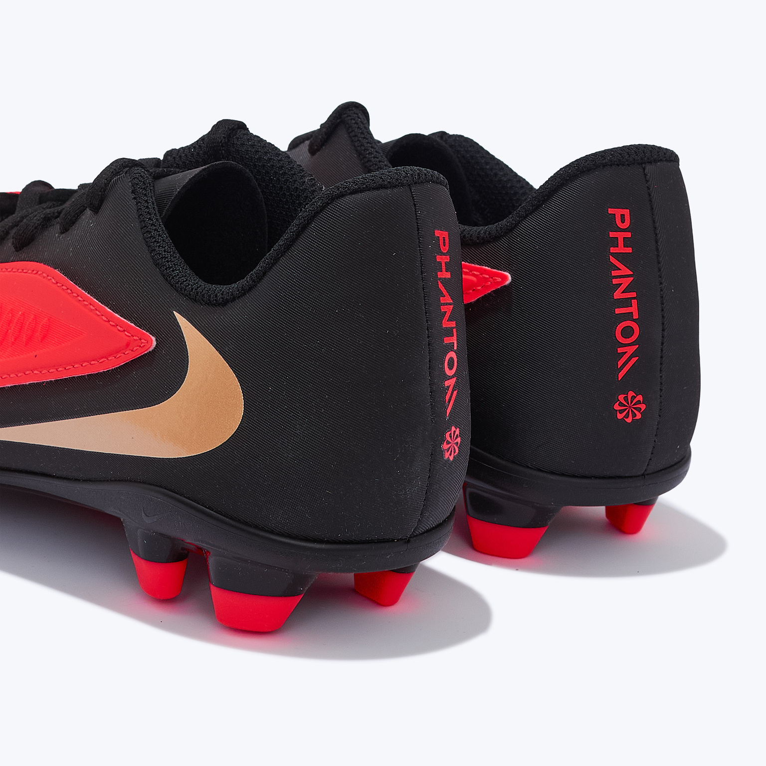 Бутсы детские Nike Phantom 6 Low Club FG/MG HM9202-600