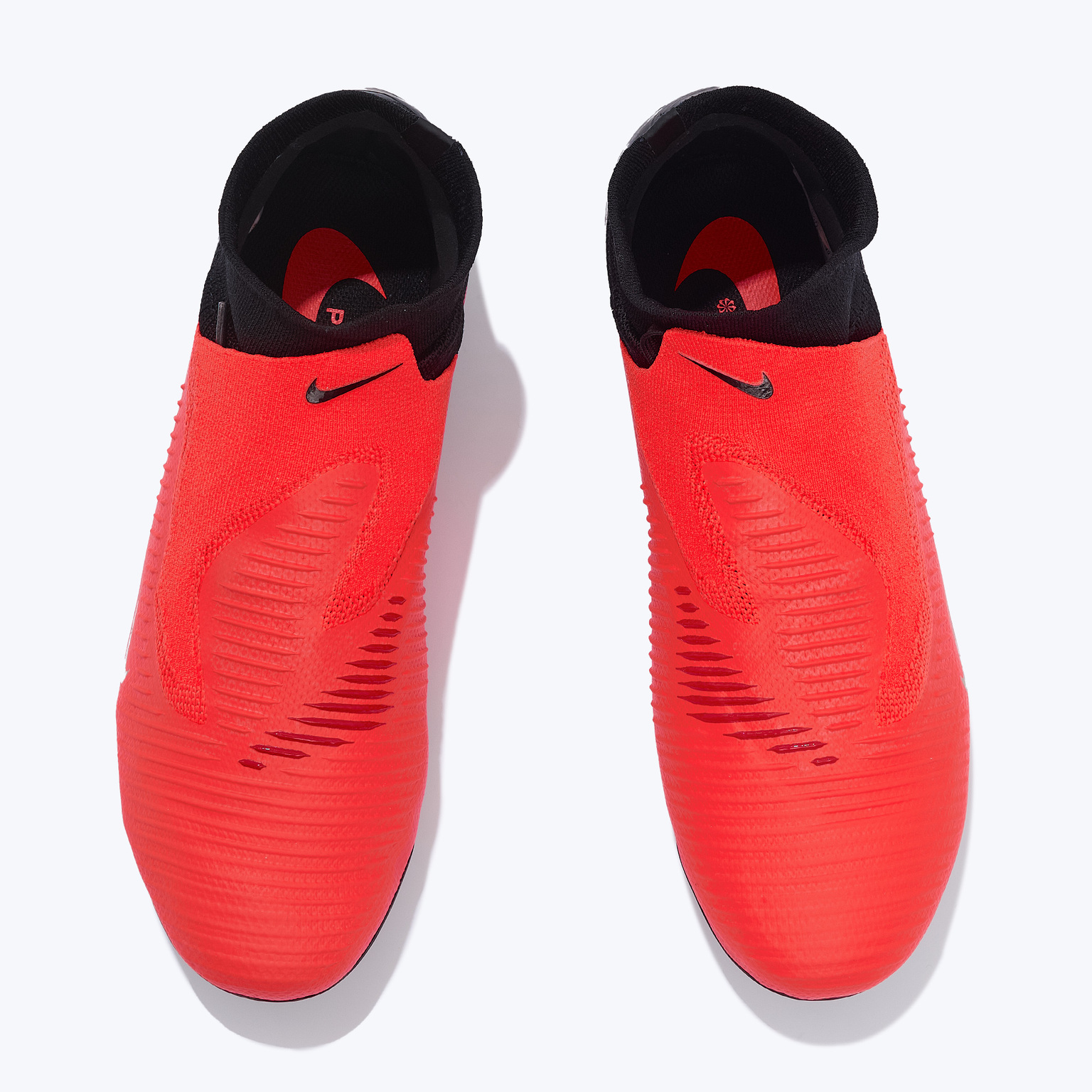 Бутсы Nike Phantom 6 High Pro FG HQ2311-600